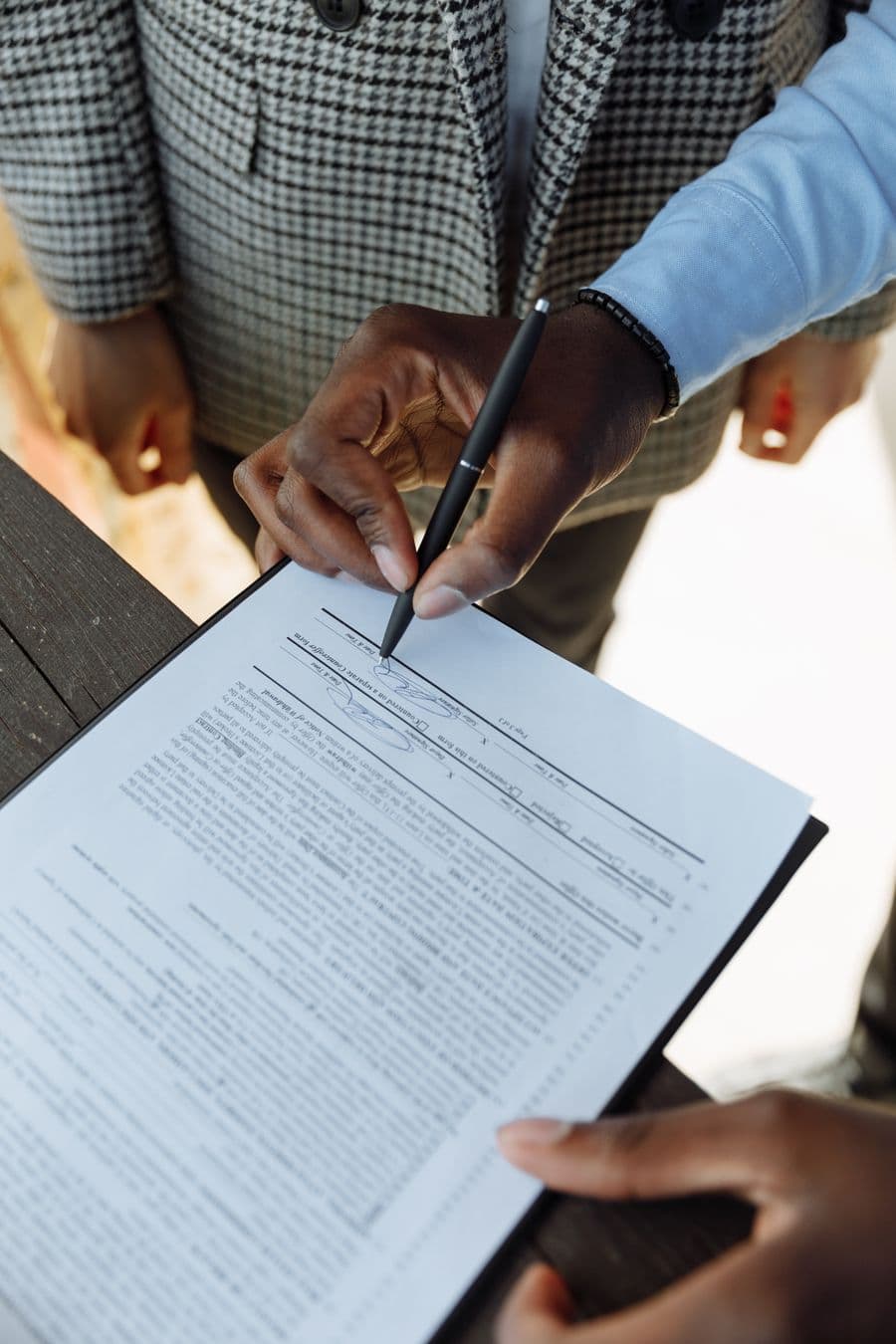 Firma de un documento, símbolo de trazabilidad y confianza